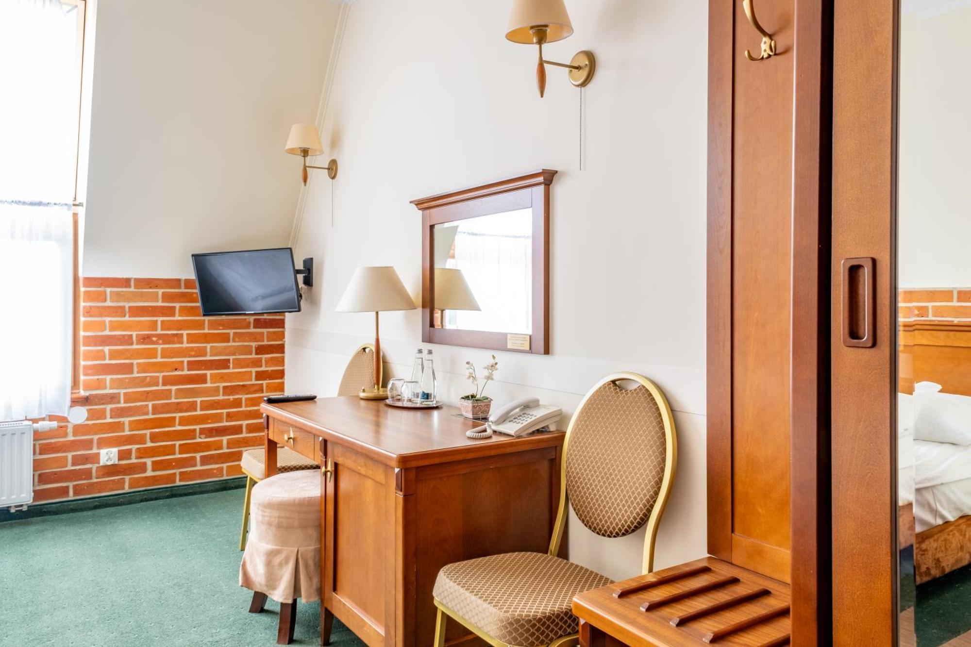 Hotel Szymbark Szymbark  Bagian luar foto