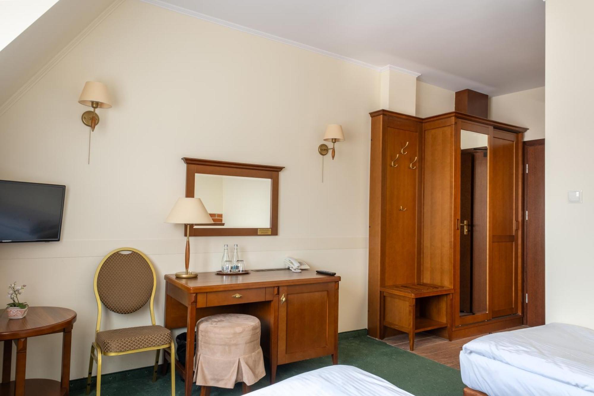 Hotel Szymbark Szymbark  Bagian luar foto